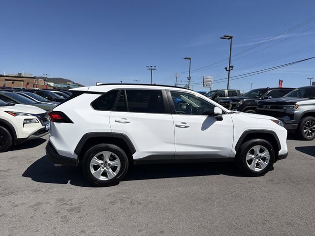 Used 2021 Toyota RAV4 XLE AWD/4WD image 5