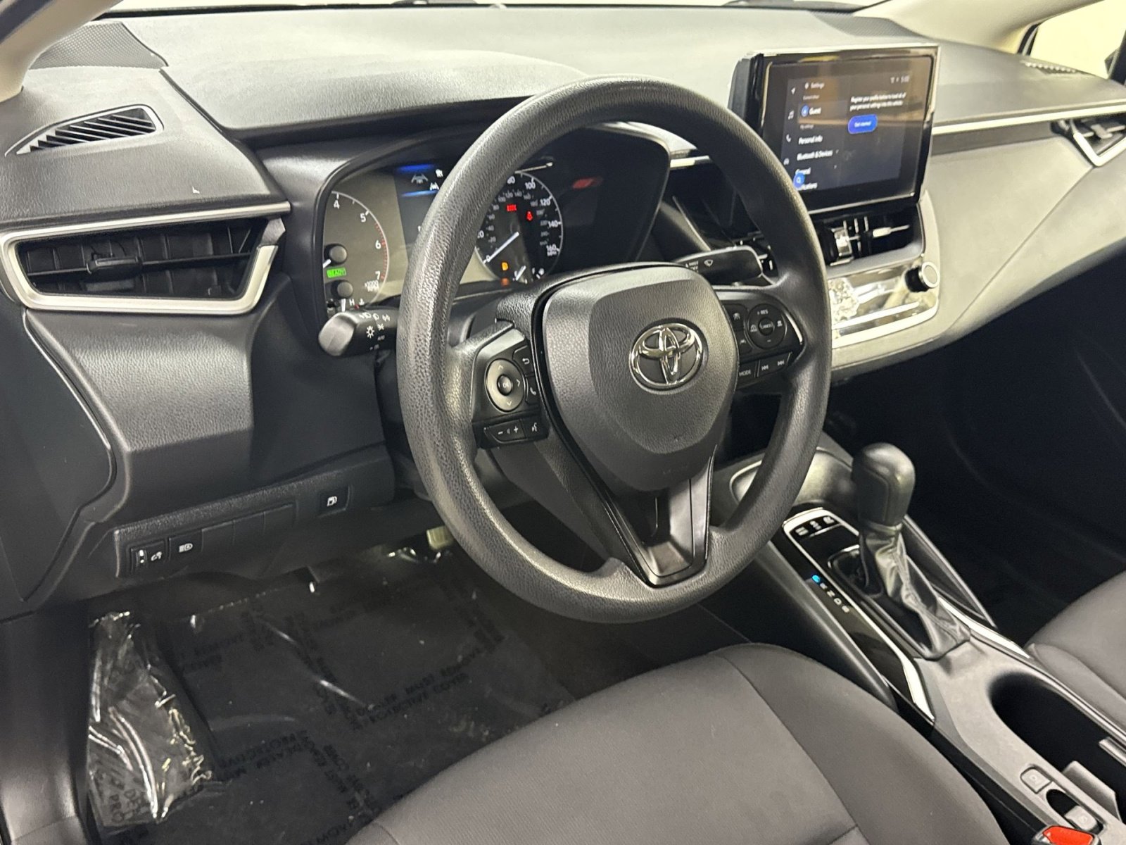 Used 2025 Toyota Corolla LE image 13