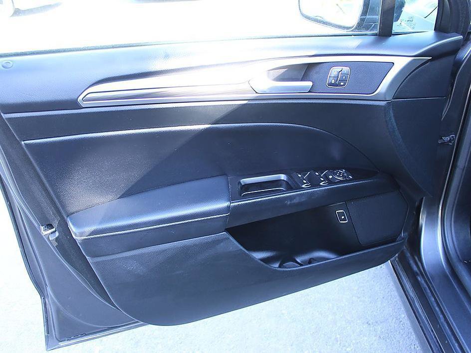 Used 2017 Ford Fusion Energi SE FWD image 8
