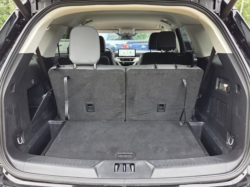 Used 2025 Ford Explorer Active w/ Active Comfort Package RWD image 13