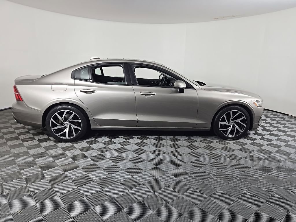 Used 2019 Volvo S60 T5 Momentum w/ Premium Package image 6