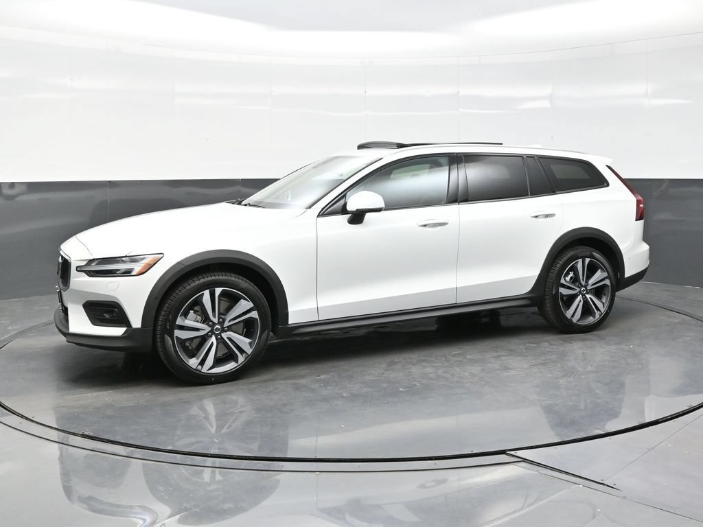 New 2026 Volvo V60 B5 Cross Country Plus w/ Protection Package Premier AWD/4WD image 3