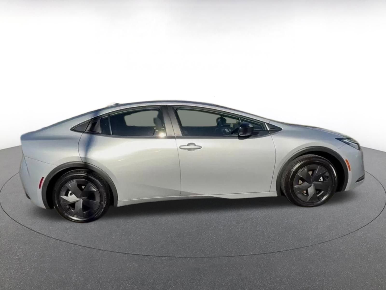 Used 2025 Toyota Prius LE image 16