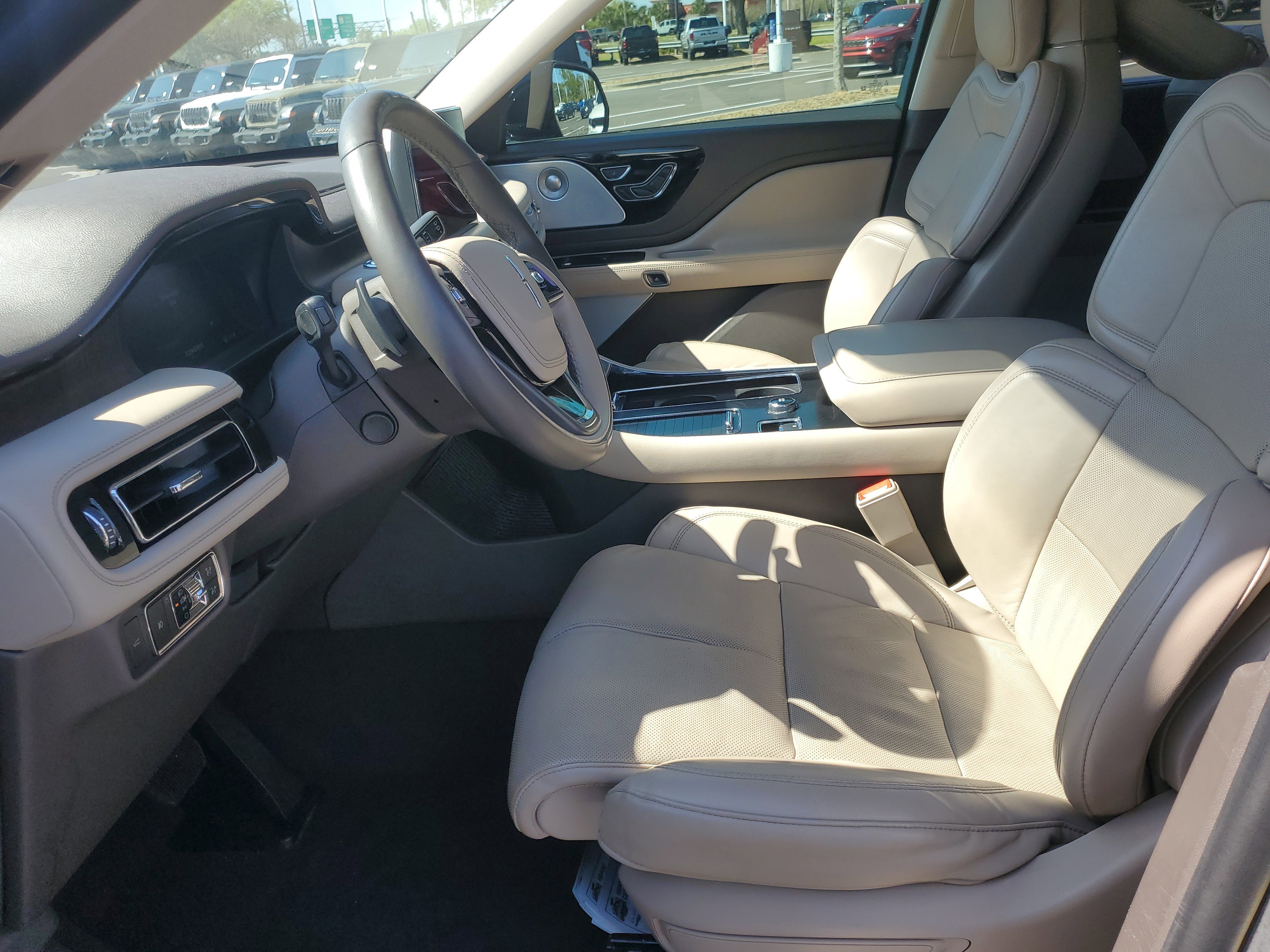 Used 2022 Lincoln Aviator Reserve w/ Equipment Group 201A image 11