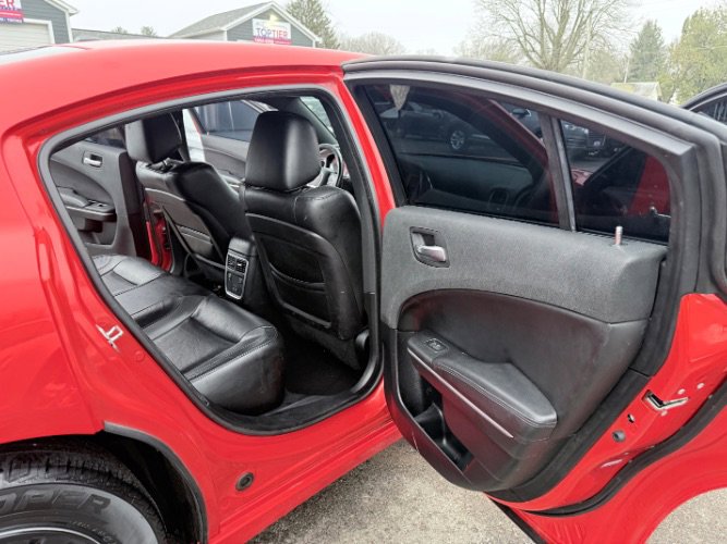 Used 2019 Dodge Charger SXT w/ Leather Interior Group image 5