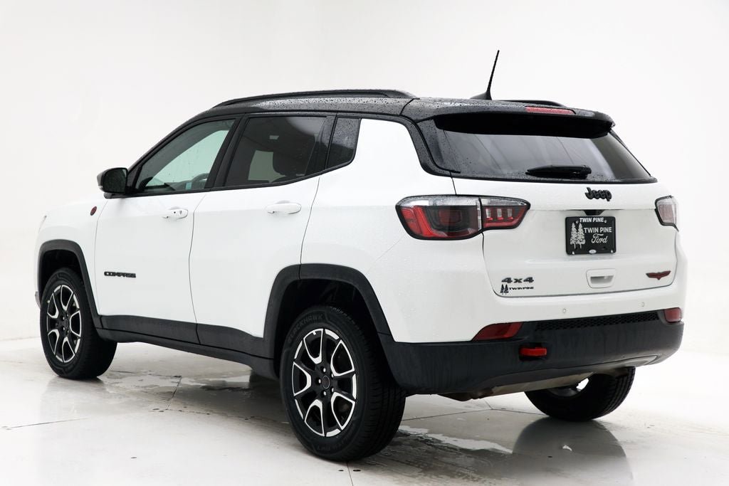 Used 2025 Jeep Compass Trailhawk AWD/4WD image 6