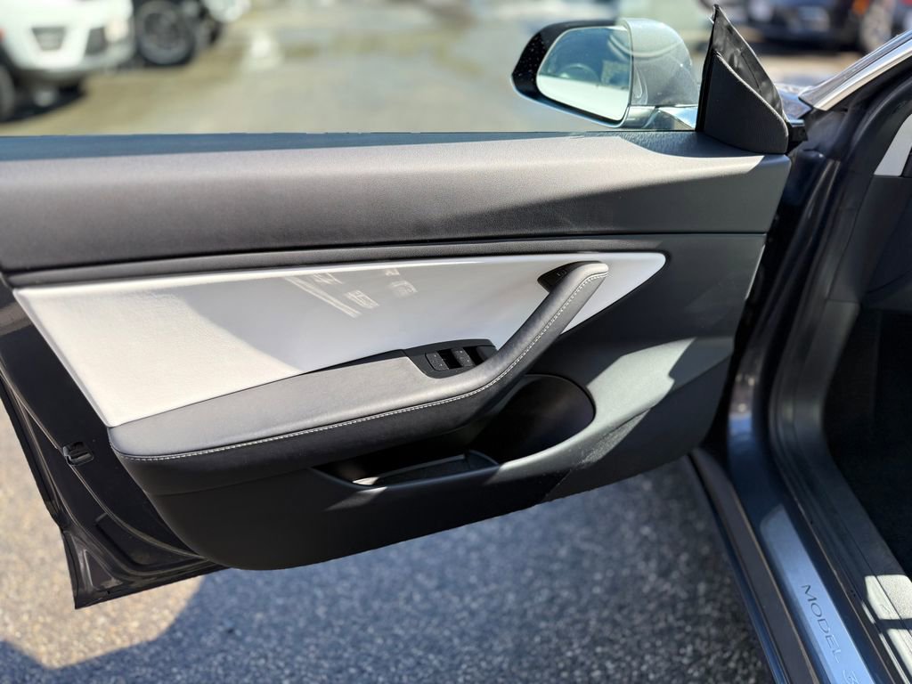 Used 2020 Tesla Model 3 Standard Range Plus image 19