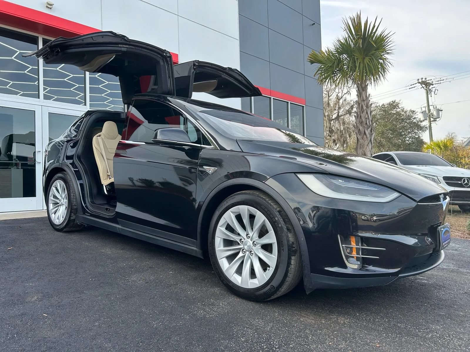 Used 2016 Tesla Model X 90D AWD/4WD image 5