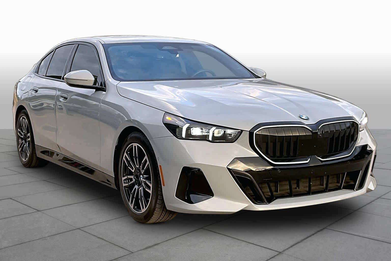 Used 2024 BMW 540i xDrive w/ Premium Package AWD/4WD image 3