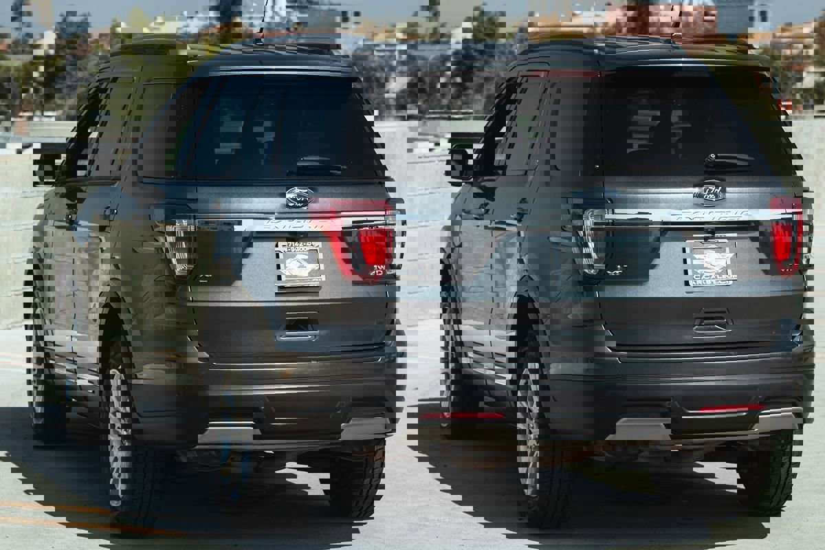 Used 2019 Ford Explorer XLT w/ Equipment Group 201A image 7