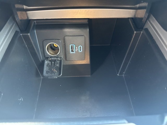 Used 2022 Ford Explorer XLT image 23