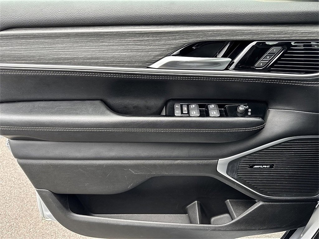 Used 2023 Jeep Wagoneer L Series II image 21