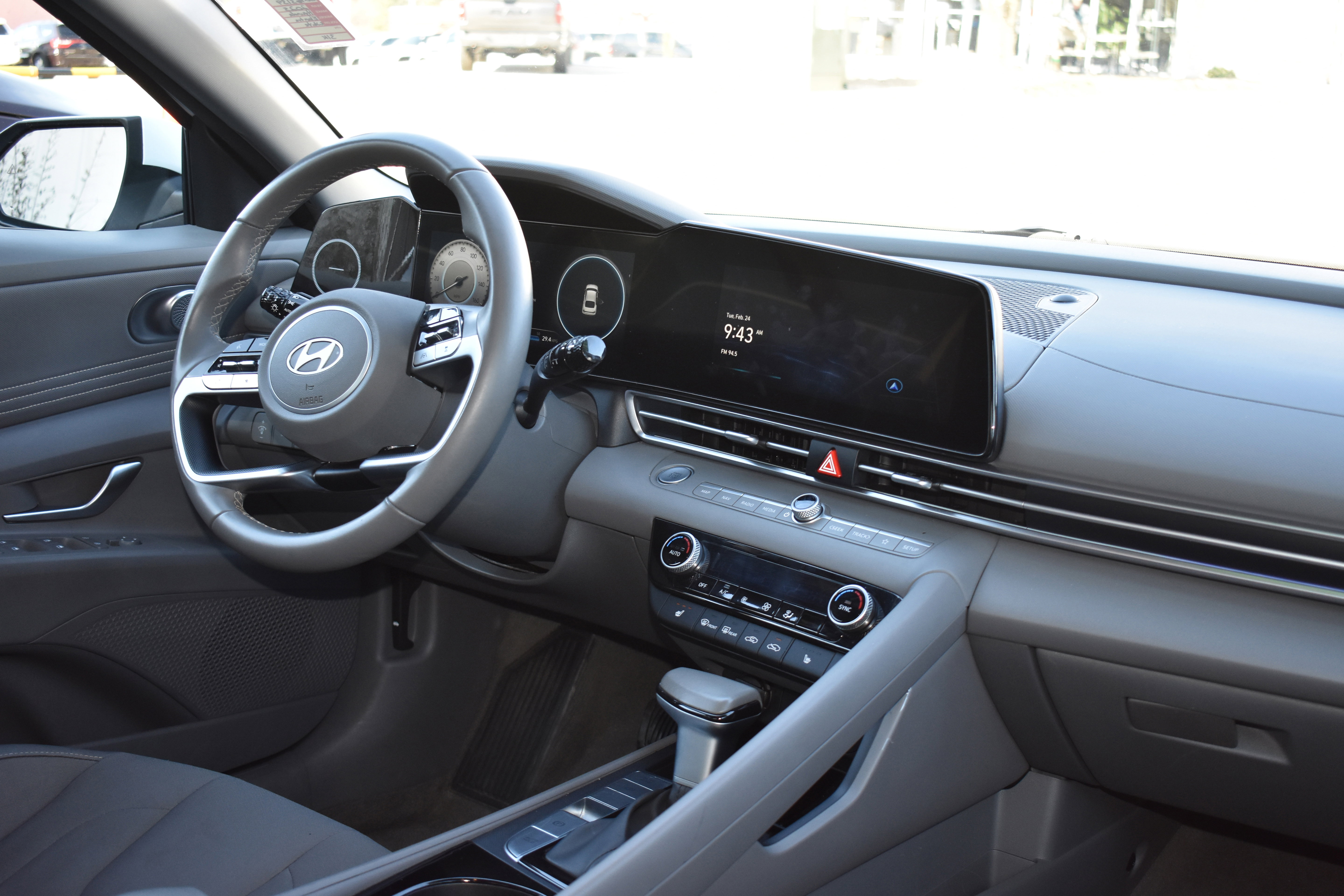 Used 2025 Hyundai Elantra SEL image 32