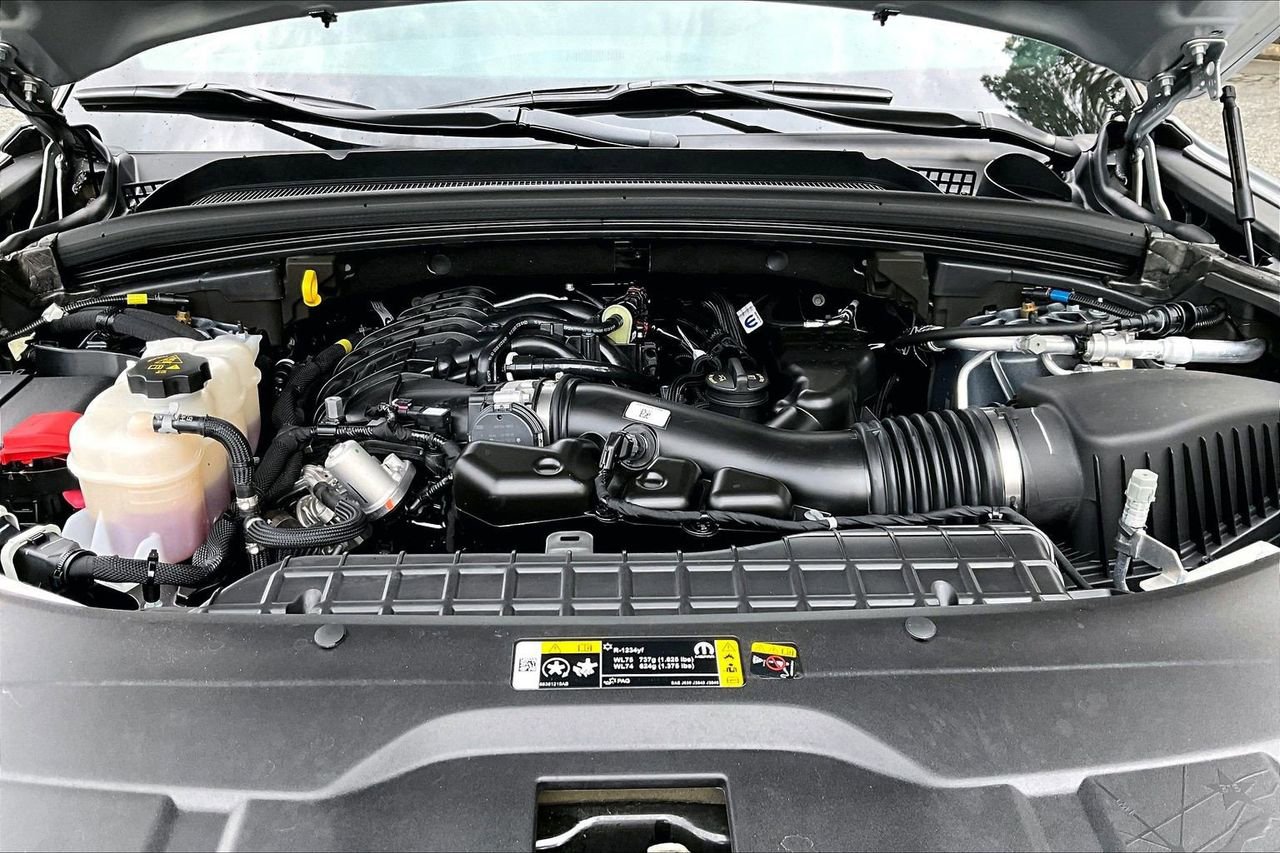 Used 2025 Jeep Grand Cherokee Summit AWD/4WD image 37
