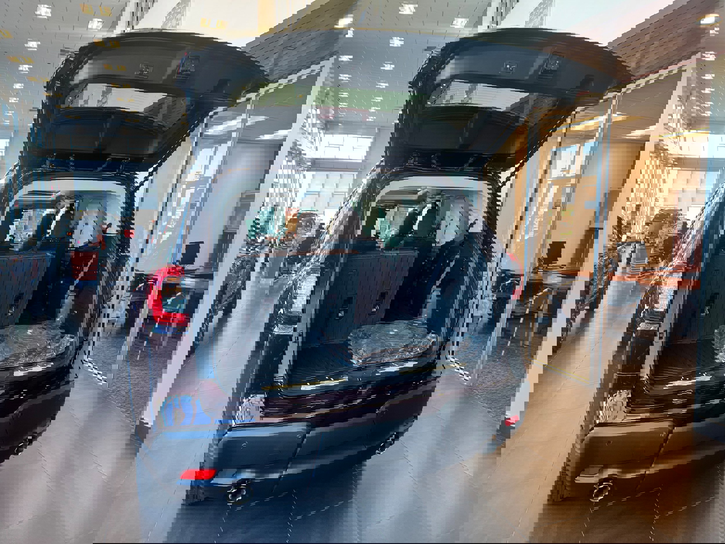 New 2025 Subaru Ascent Touring w/ Popular Package #2 image 4