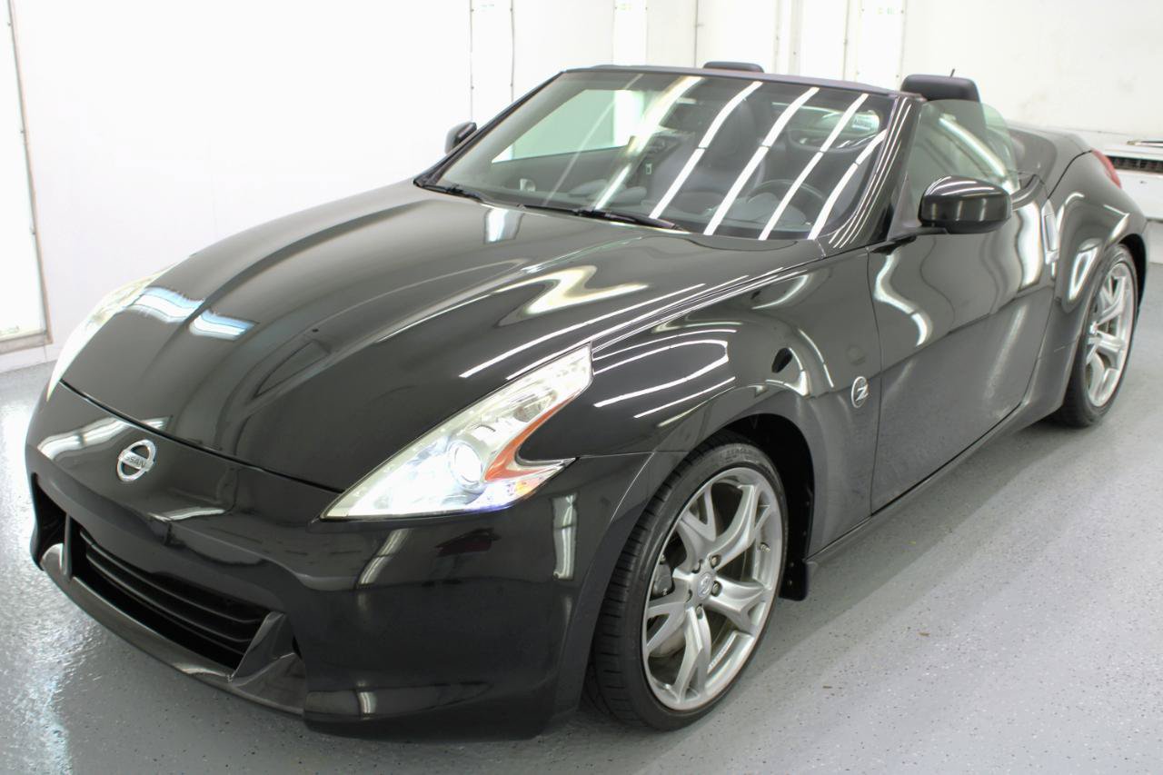 Used 2010 Nissan 370Z Touring w/ Sport Pkg RWD image 4