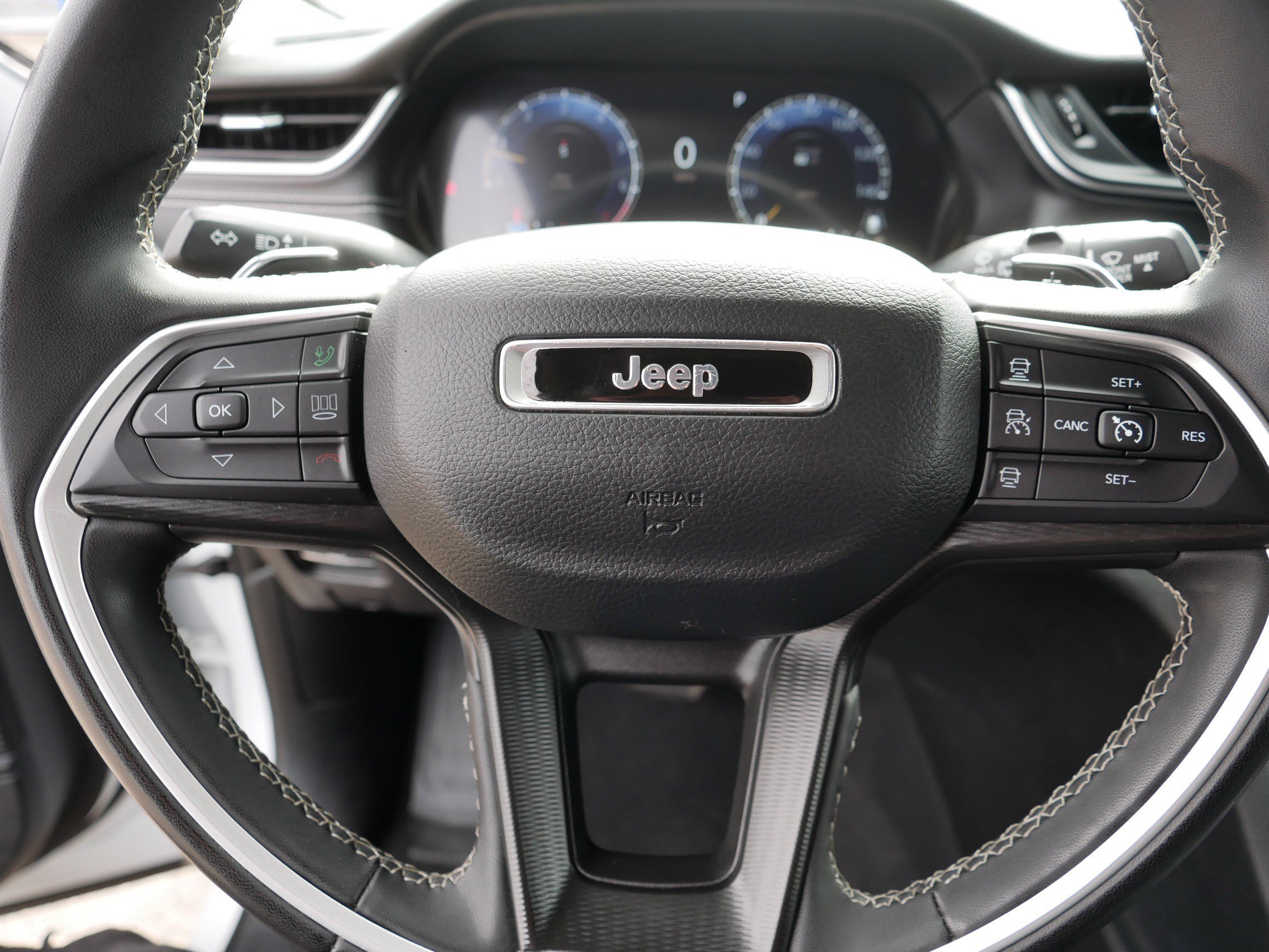 Used 2023 Jeep Grand Cherokee Laredo image 25