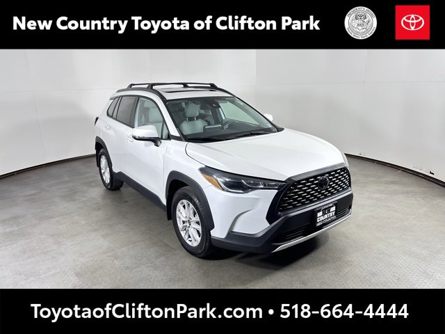 Used 2022 Toyota Corolla Cross LE image 1