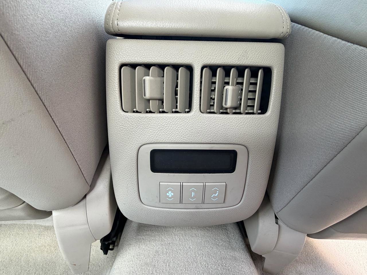 Used 2010 Cadillac DTS Luxury FWD image 29