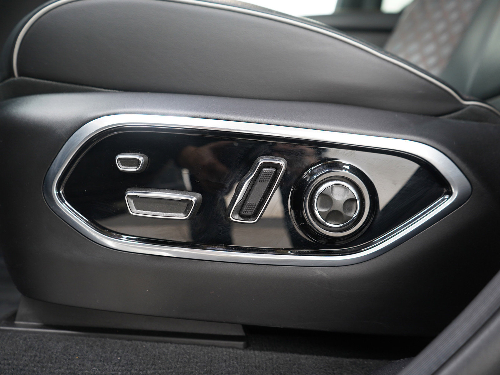 Used 2024 Jeep Grand Cherokee L Summit image 27