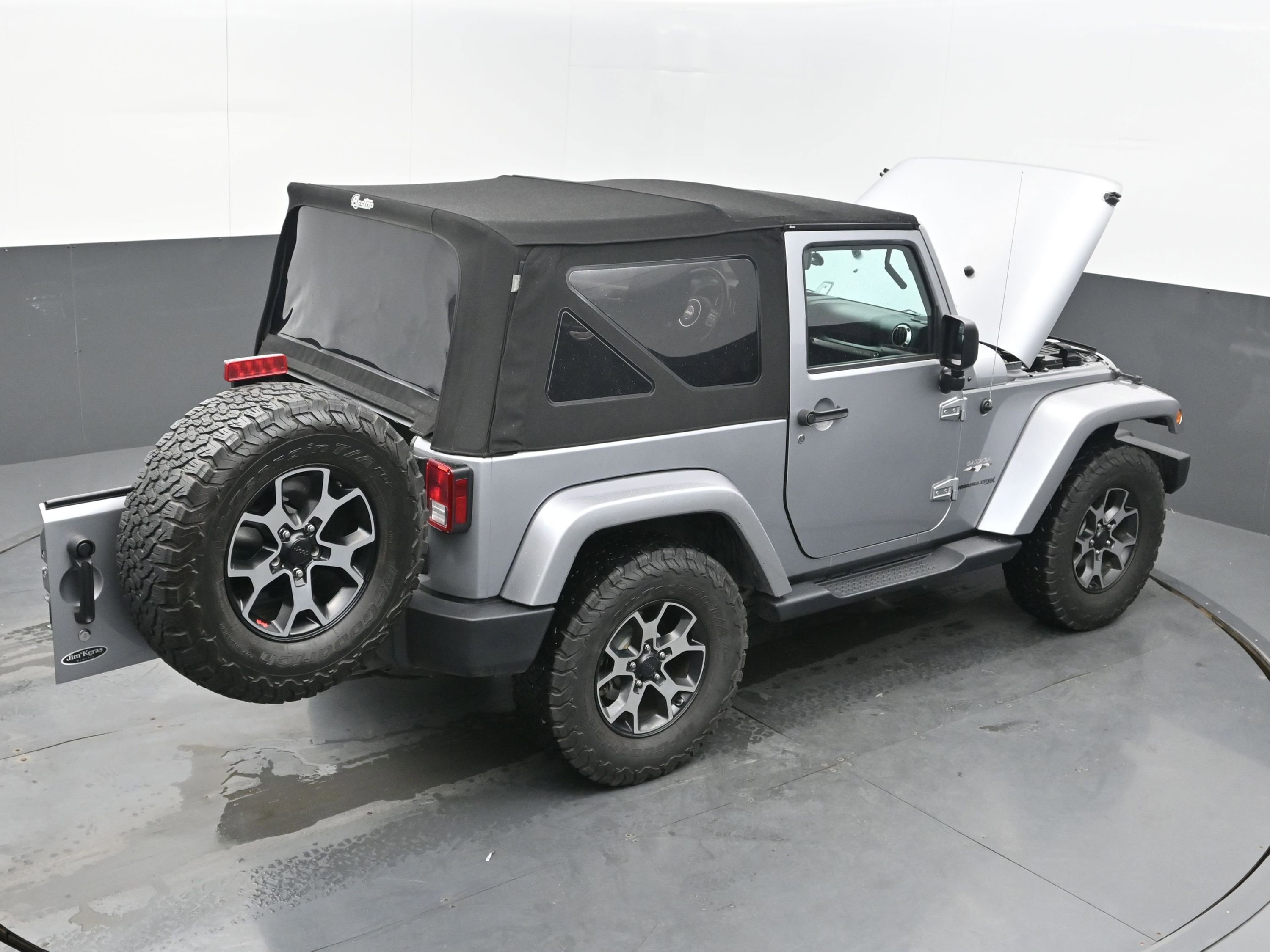 Used 2018 Jeep Wrangler Sahara w/ Connectivity Group image 44