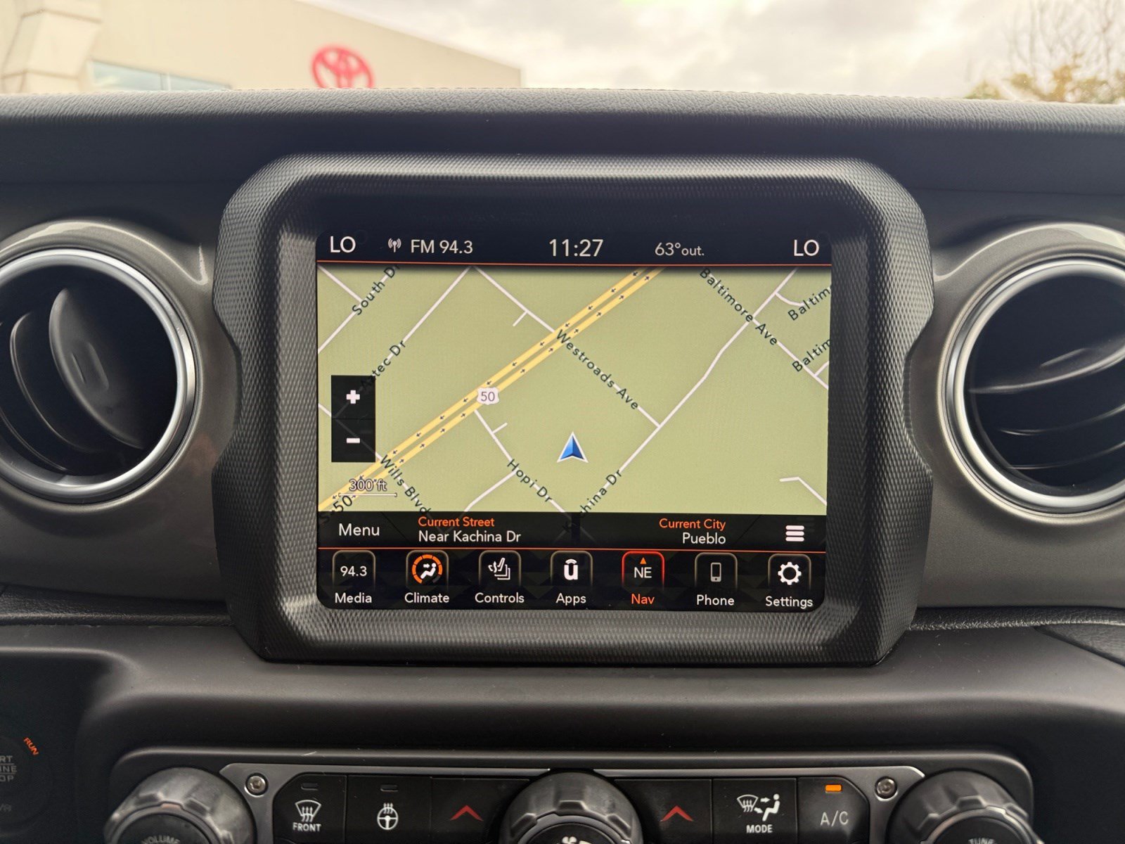 Used 2022 Jeep Wrangler Unlimited Sahara w/ Cold Weather Group AWD/4WD image 25