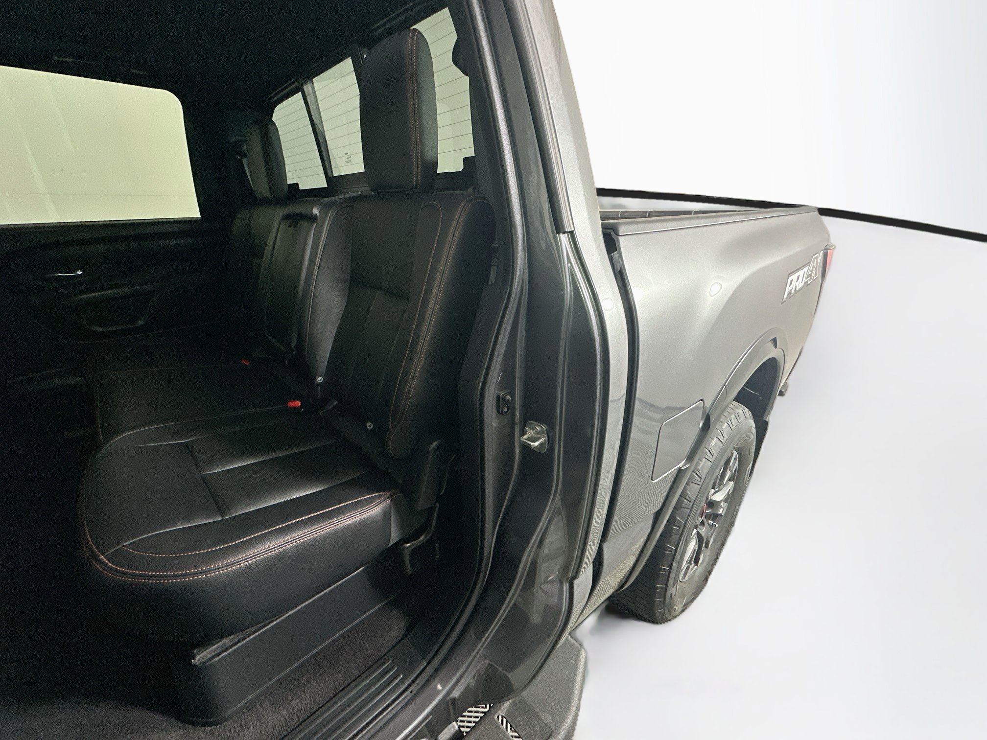 Used 2023 Nissan Titan PRO-4X w/ Pro-4x Convenience Package AWD/4WD image 26