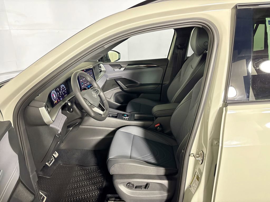 New 2026 Volkswagen Tiguan SE R-Line image 11