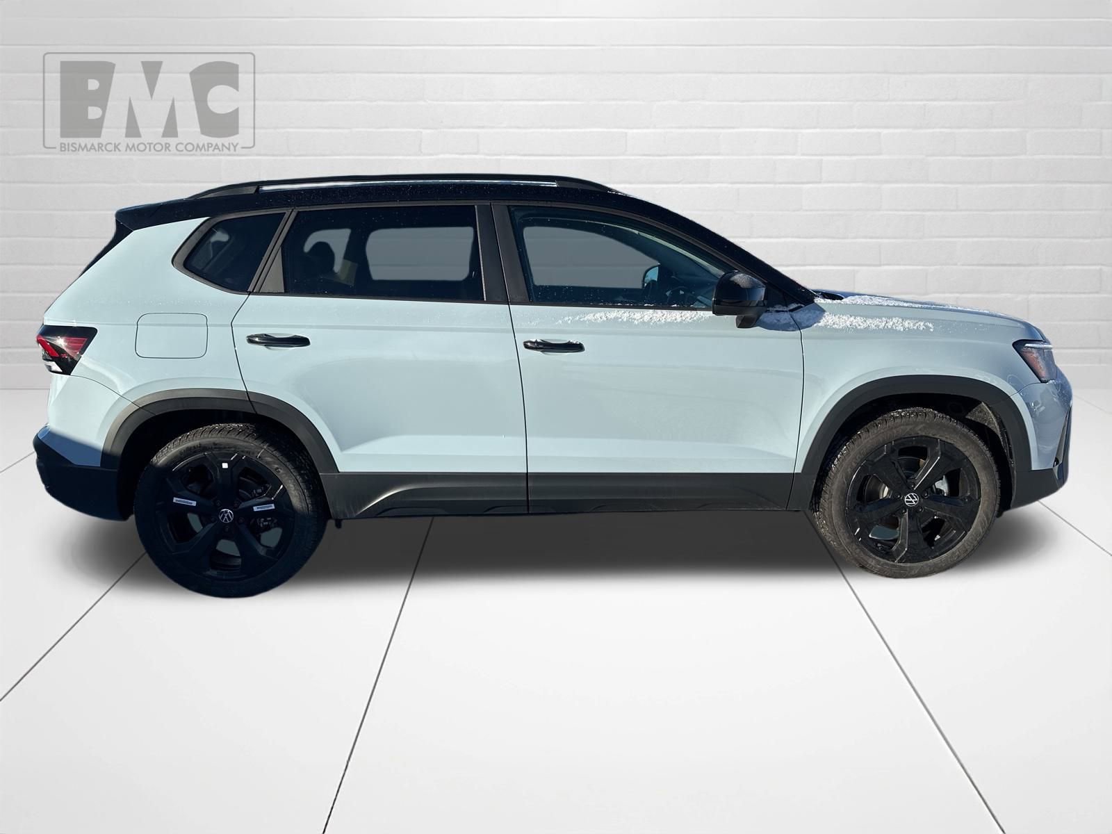 New 2026 Volkswagen Taos SE image 8