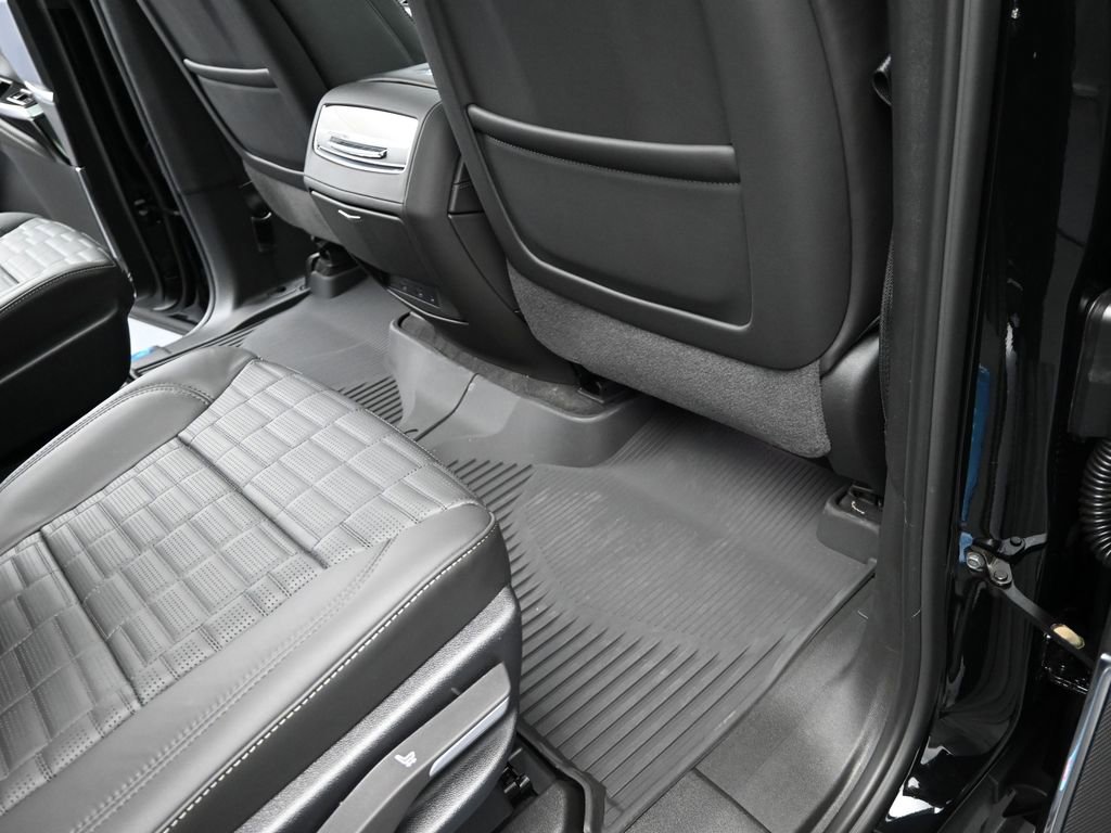 New 2026 Cadillac Escalade ESV Platinum Sport w/ LPO, ONYX Package AWD/4WD image 18