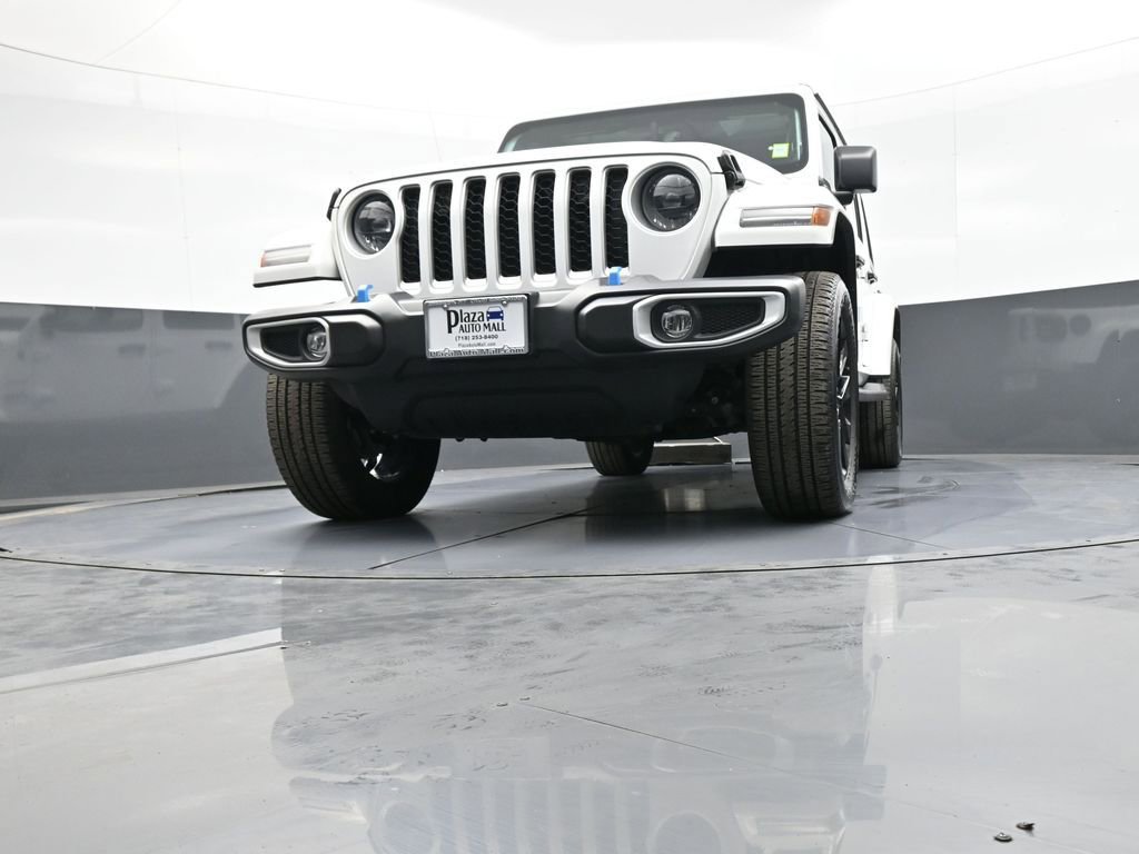 Used 2023 Jeep Wrangler Unlimited Sahara w/ Cold Weather Group image 31