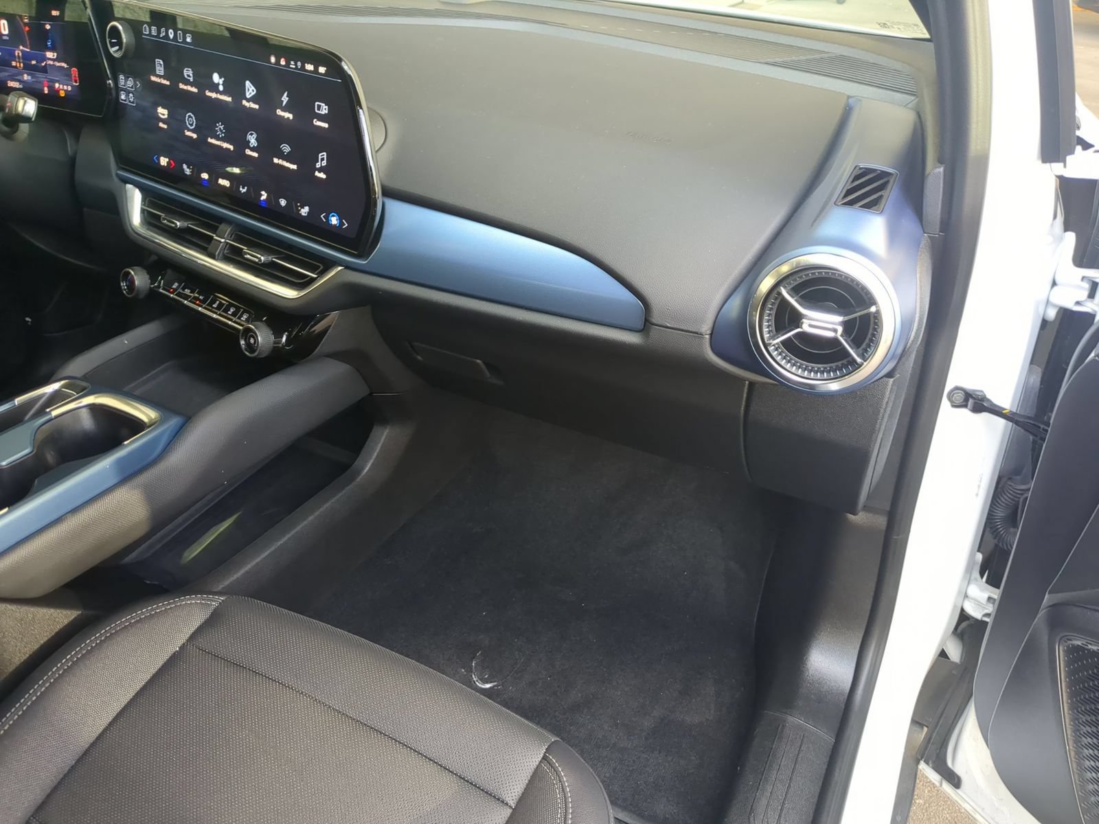 Used 2024 Chevrolet Equinox EV LT w/ LPO, Blackout Package FWD image 27