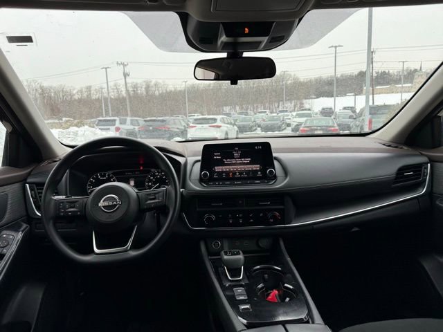 Used 2023 Nissan Rogue S image 25