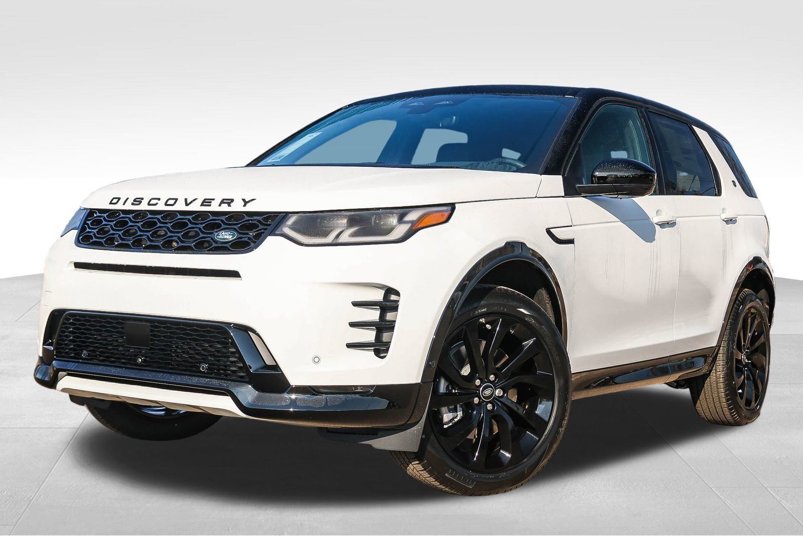 New 2025 Land Rover Discovery Sport Dynamic SE image 1