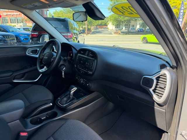 Used 2024 Kia Soul LX w/ Option Group 015 FWD image 24