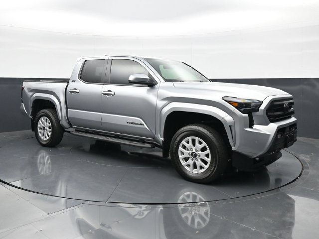 Used 2024 Toyota Tacoma SR5 AWD/4WD image 3