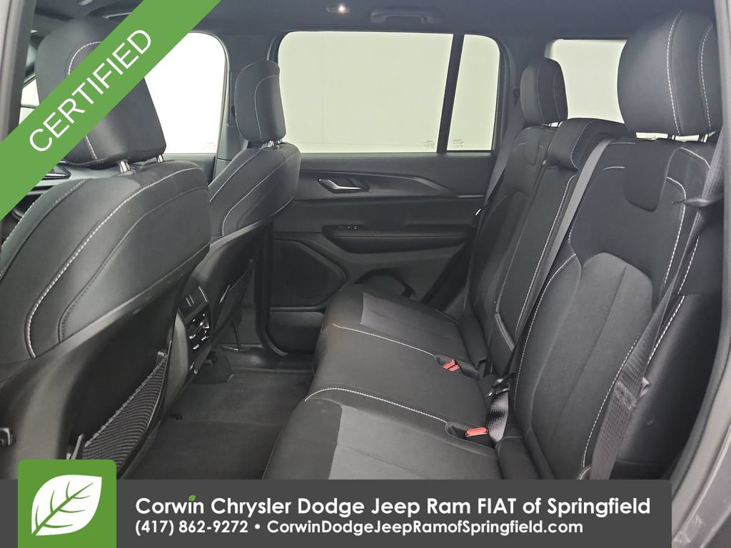 Used 2025 Jeep Grand Cherokee Laredo w/ Luxury Tech Group I AWD/4WD image 28