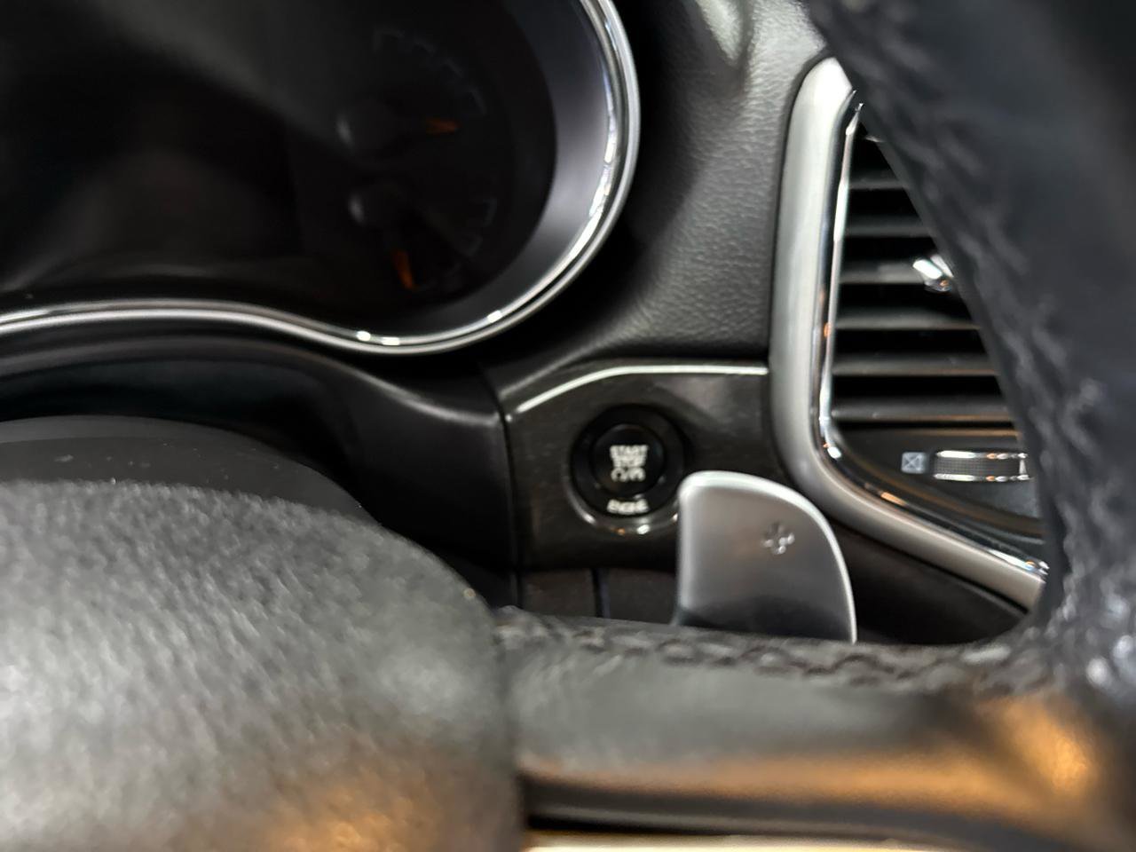 Used 2015 Jeep Grand Cherokee Altitude image 16