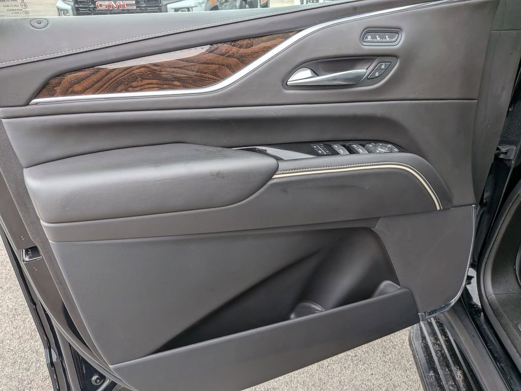 Used 2022 Cadillac Escalade Sport Platinum w/ LPO, ONYX Package AWD/4WD image 9