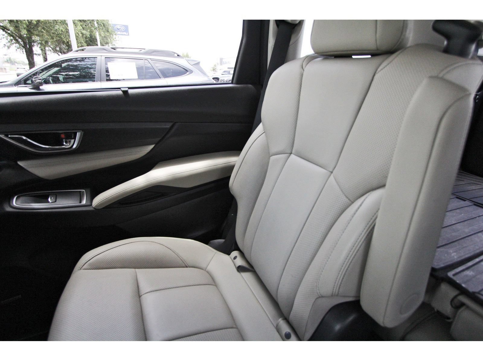 Used 2023 Subaru Ascent Limited w/ Technology Package AWD/4WD image 11