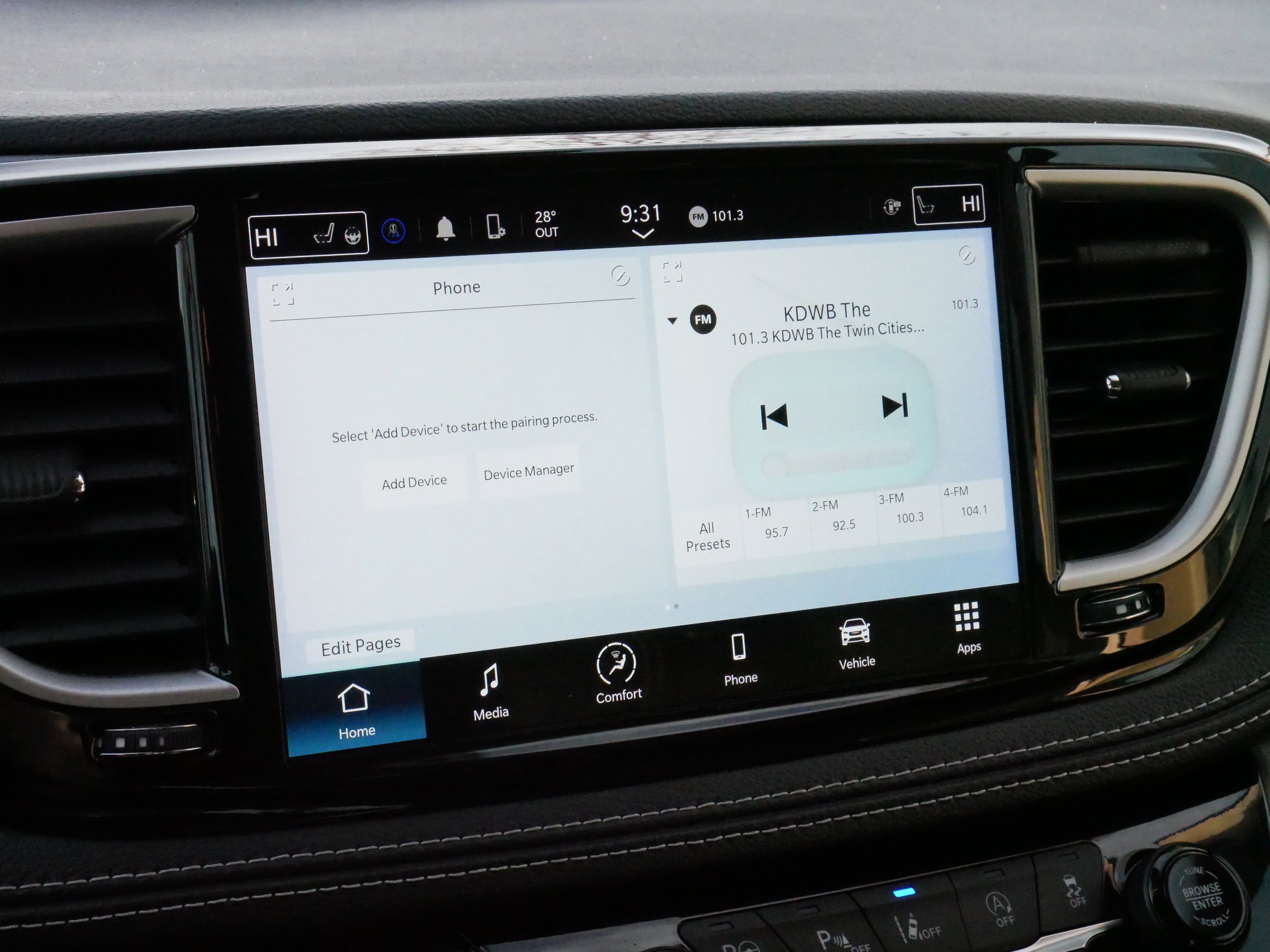 Used 2024 Chrysler Pacifica Touring-L w/ Road Tripper Package image 22