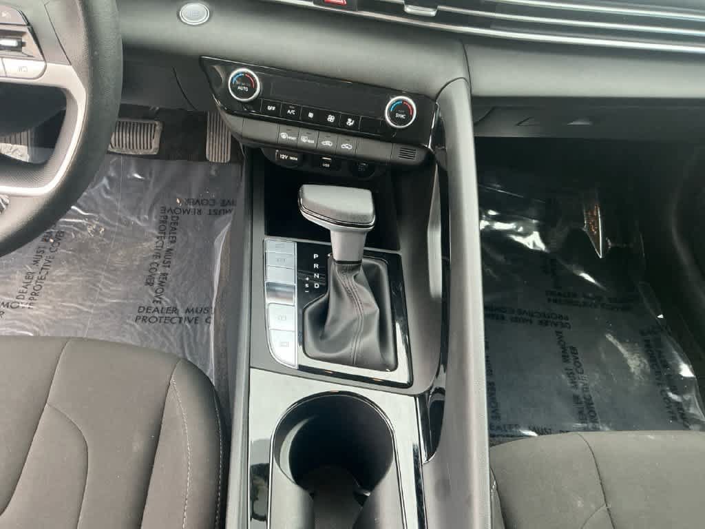 Used 2026 Hyundai Elantra Hybrid FWD image 11