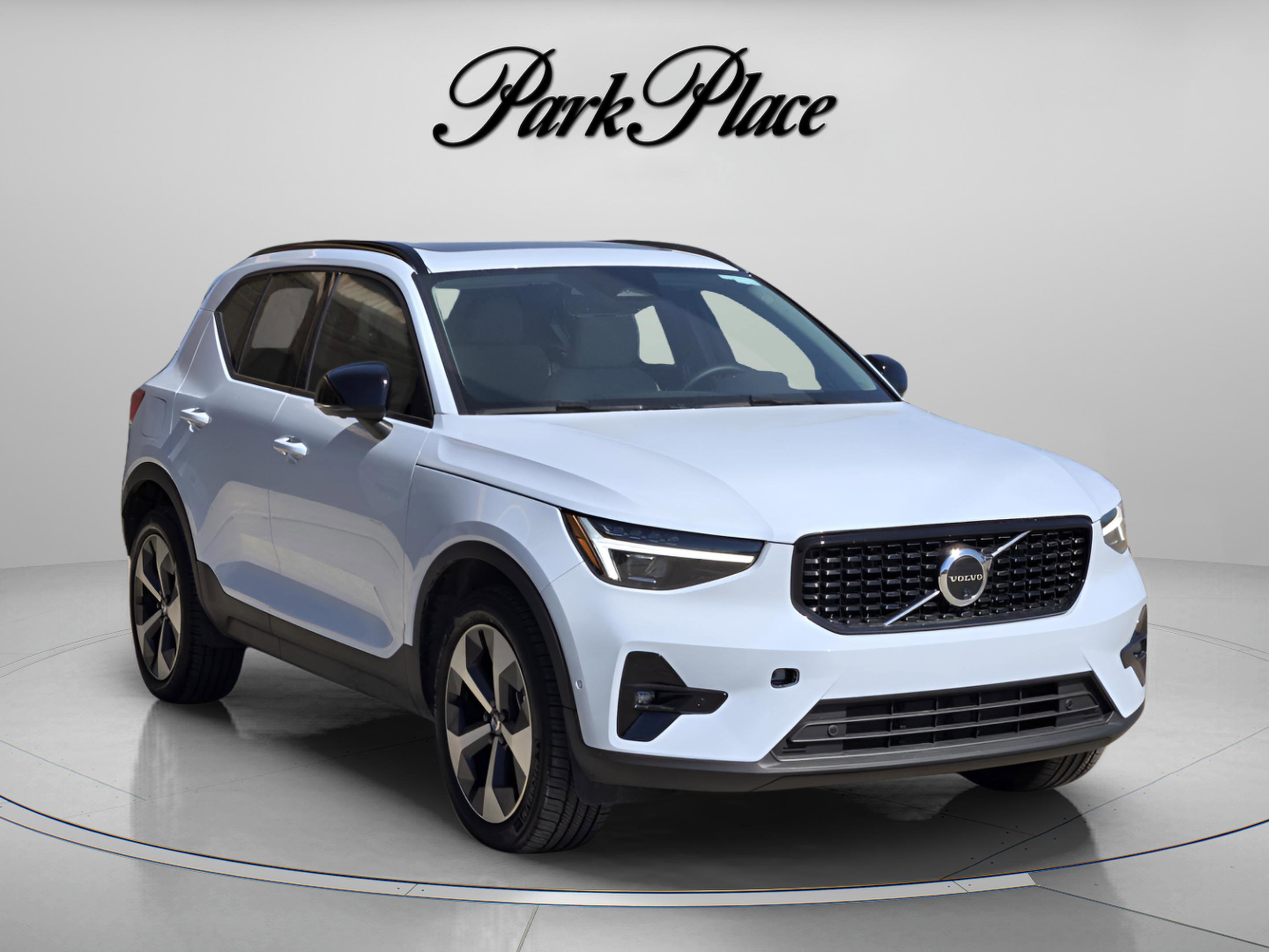 Used 2026 Volvo XC40 B5 Plus w/ Protection Package Premier image 8