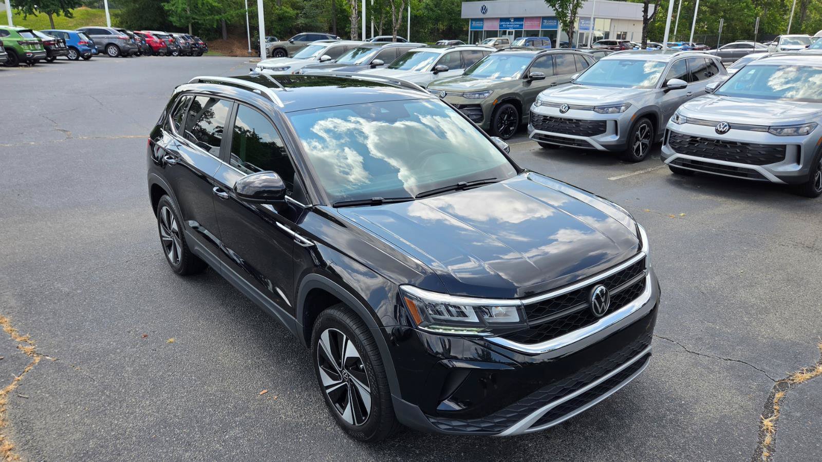 Certified 2024 Volkswagen Taos SE AWD/4WD image 8