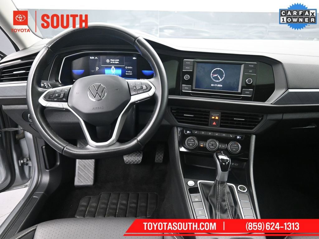 Used 2024 Volkswagen Jetta SE image 11