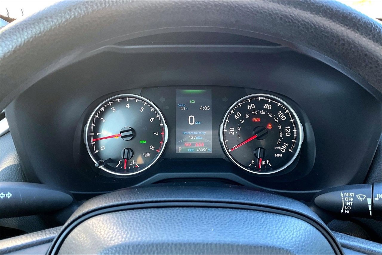 Used 2022 Toyota RAV4 XLE image 10