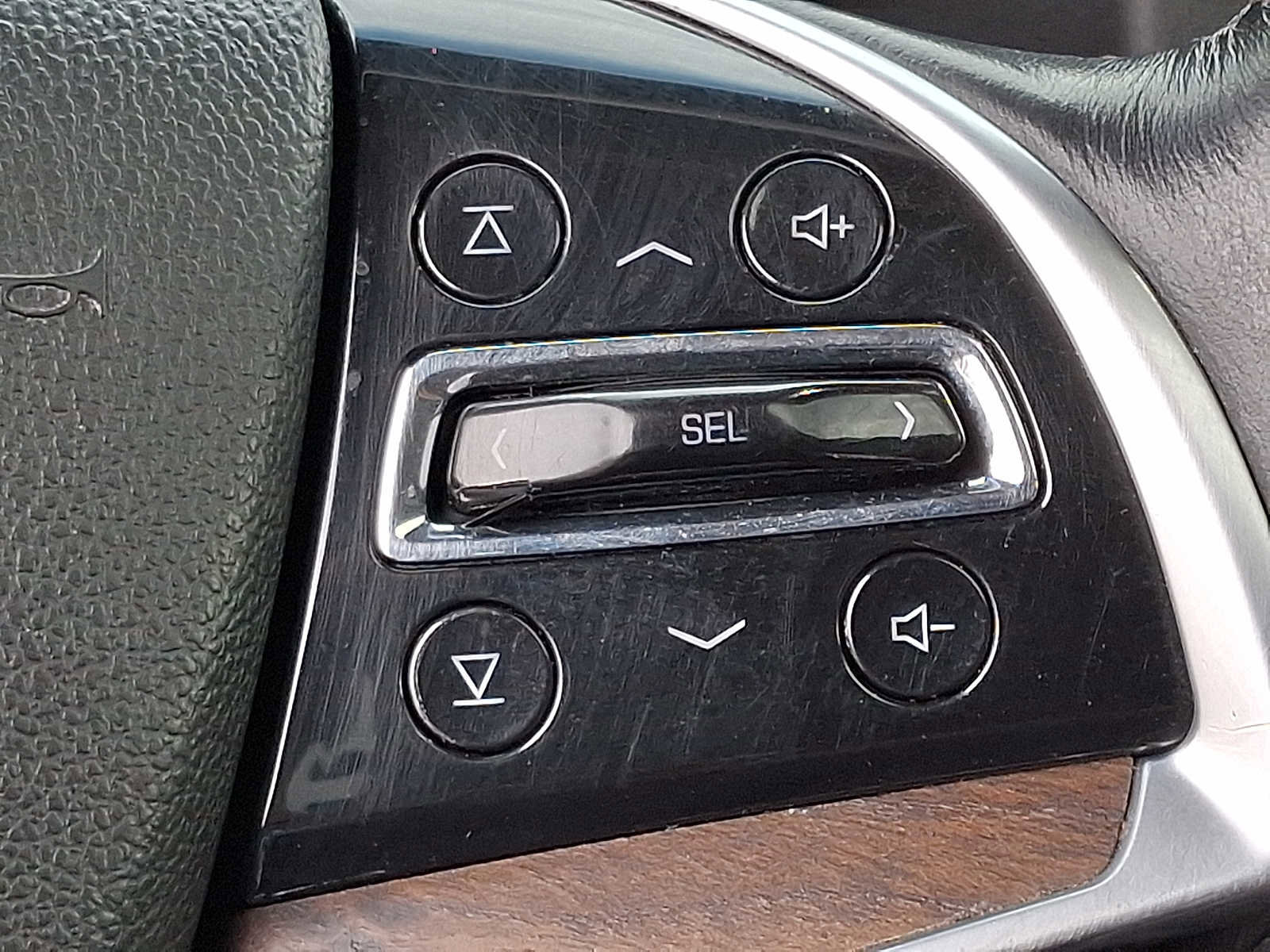 Used 2019 Cadillac Escalade Luxury image 25