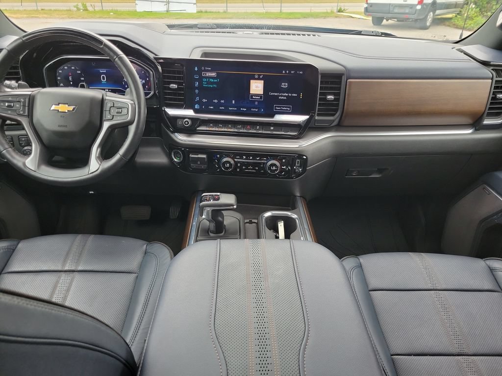 Used 2024 Chevrolet Silverado 1500 High Country w/ High Country Premium Package AWD/4WD image 14