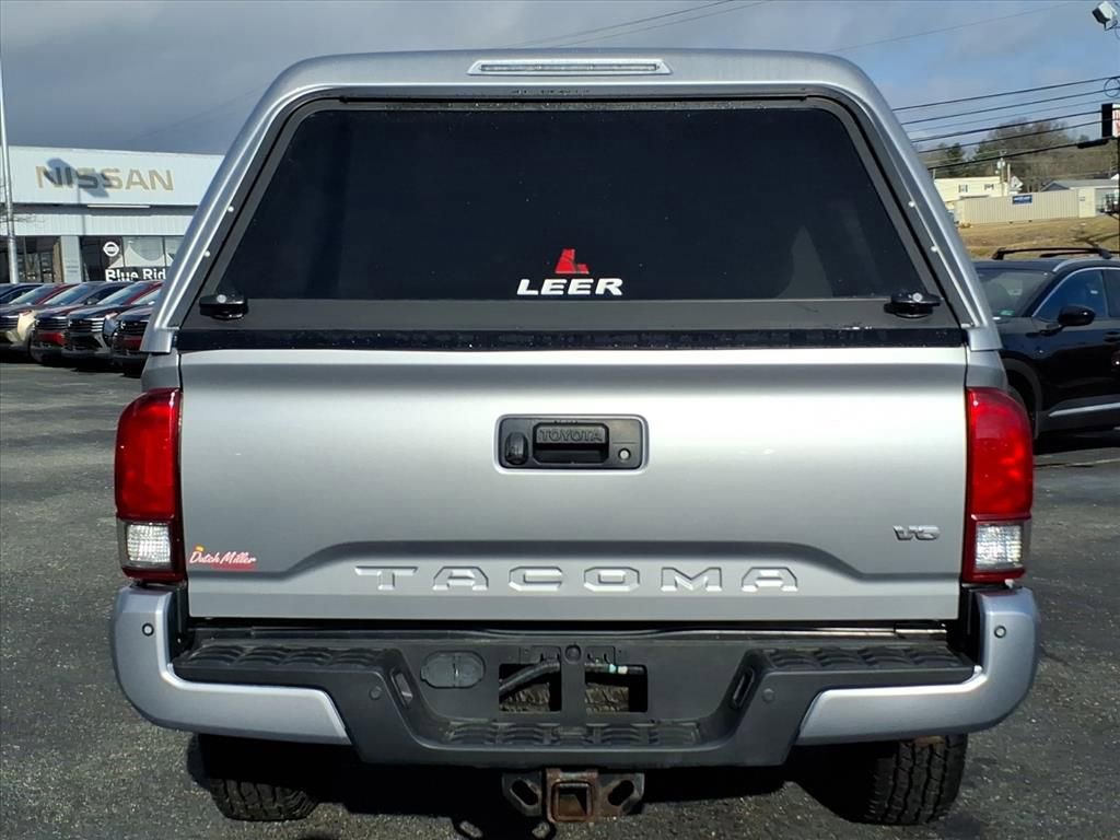 Used 2017 Toyota Tacoma TRD Off-Road image 8