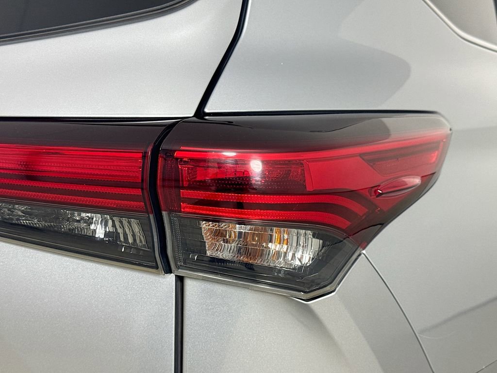 Used 2020 Toyota Highlander XLE FWD image 34